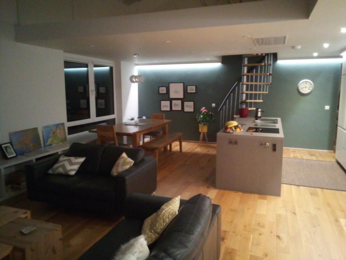 Spacious Contemporary Chalet Type Apartment. Γκάλγουεϊ Εξωτερικό φωτογραφία